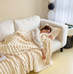 WarmHug Blanket - Ultimate Comfort for Cold Winter Evenings