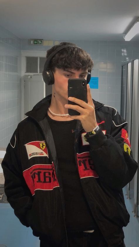 Vintage Ferrari Racer Jacket - Sporty Style and Sustainability for Everyone