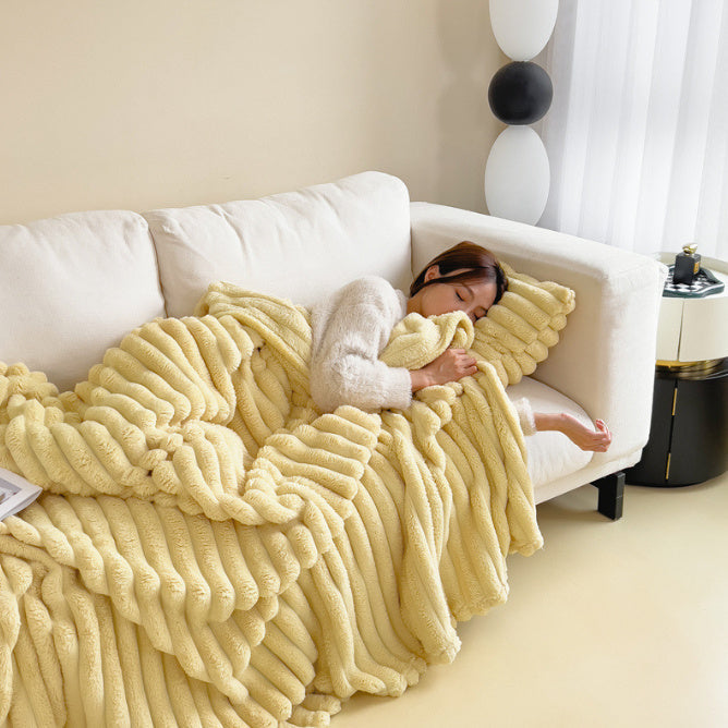 WarmHug Blanket - Ultimate Comfort for Cold Winter Evenings